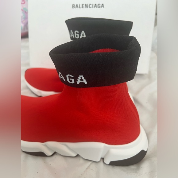 BRAND: BALENCIAGA 
MAILLE RETOURNEE ROUGE NOIR BLANC 
SIZE: 43/ US 10
COLOR: RED - Picture 4 of 6